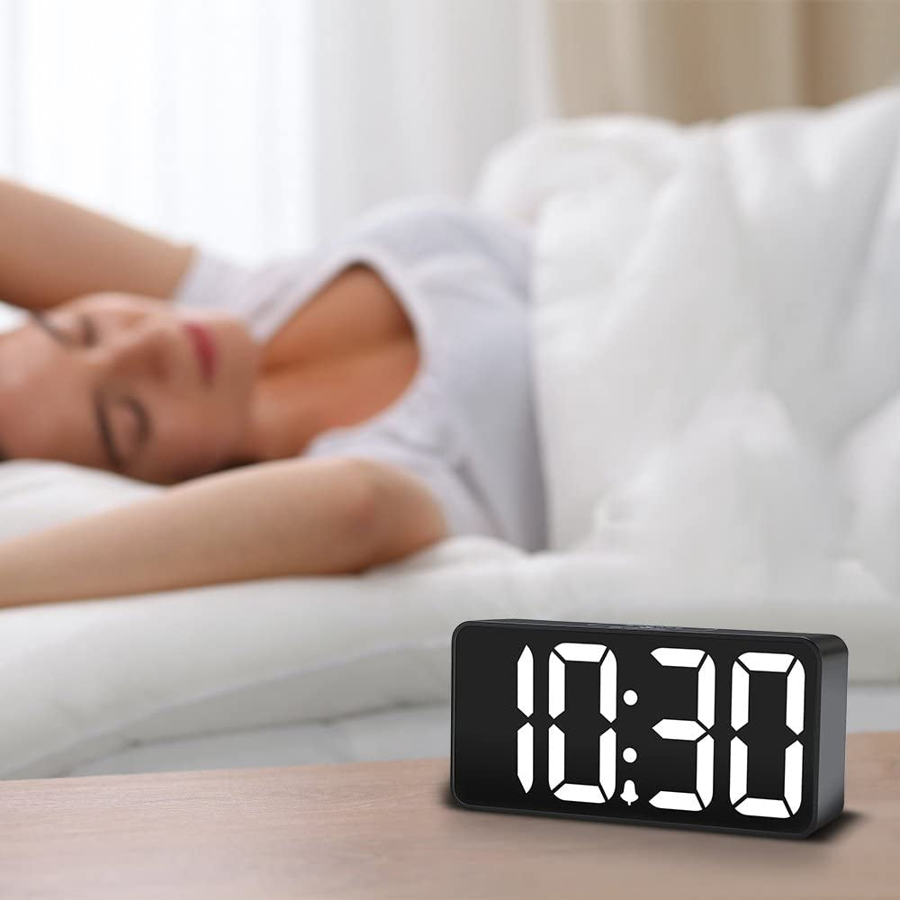 "Modern USB Digital Alarm Clock: Sleek Design, Easy-To-Read Display, Customizable Brightness & Volume, Perfect for Bedroom Nightstand"