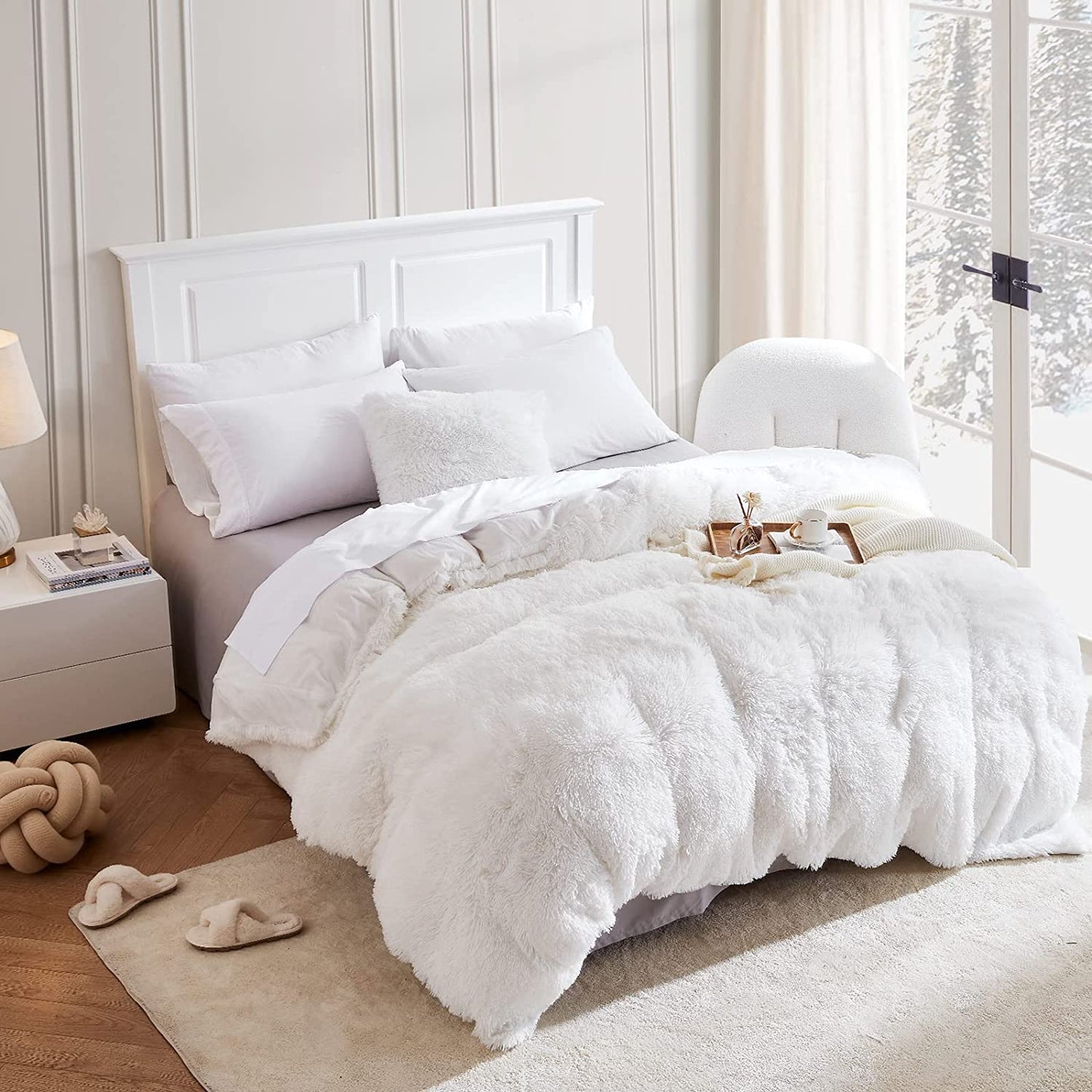 "Experience Ultimate Comfort with Our Luxurious Queen Size Faux Fur Duvet Cover - Soft, Plush Grey Comfort with a Velvet Reverse and Convenient Zipper Closure (1 Cover, Queen)"