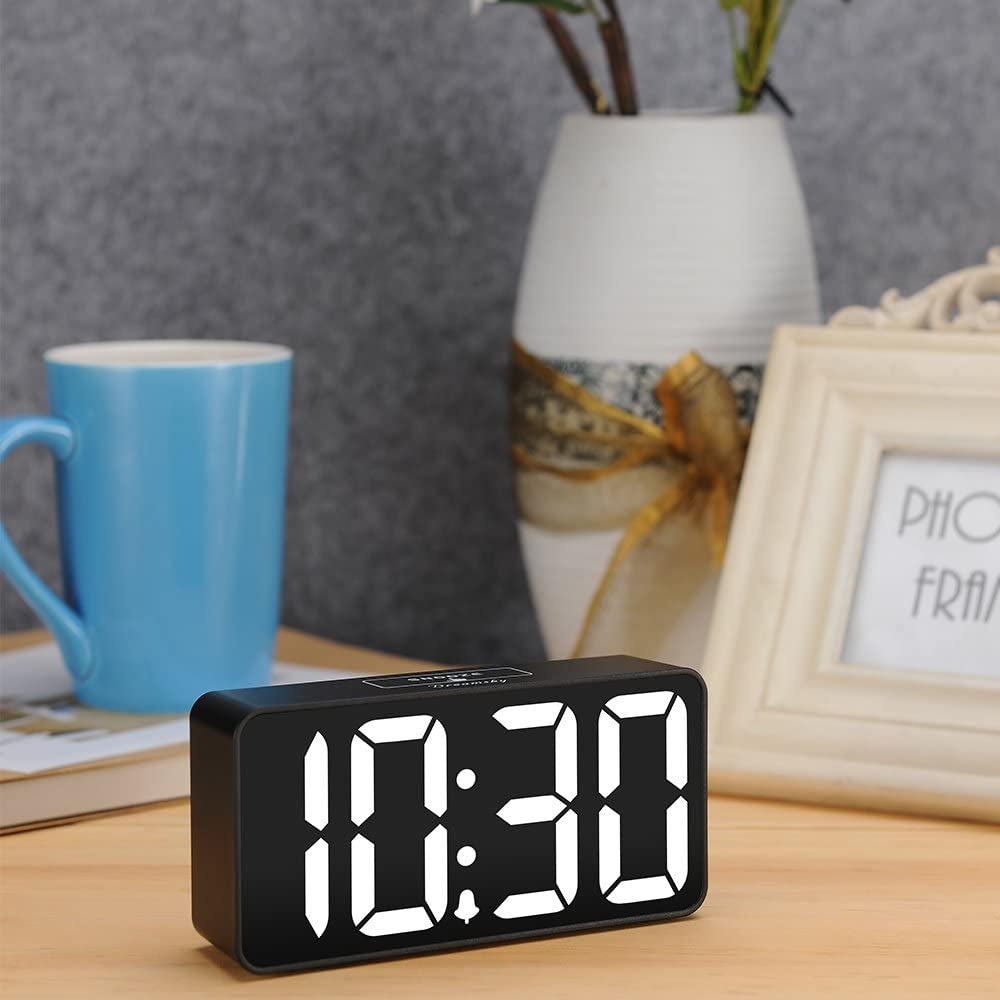 "Modern USB Digital Alarm Clock: Sleek Design, Easy-To-Read Display, Customizable Brightness & Volume, Perfect for Bedroom Nightstand"