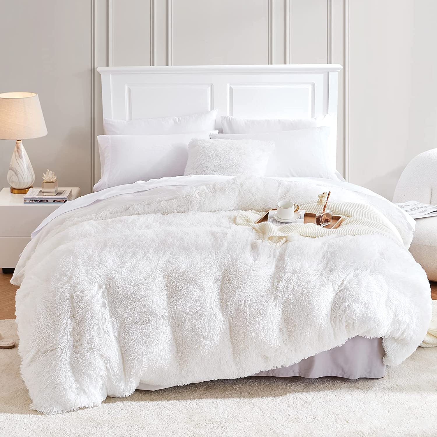 "Experience Ultimate Comfort with Our Luxurious Queen Size Faux Fur Duvet Cover - Soft, Plush Grey Comfort with a Velvet Reverse and Convenient Zipper Closure (1 Cover, Queen)"